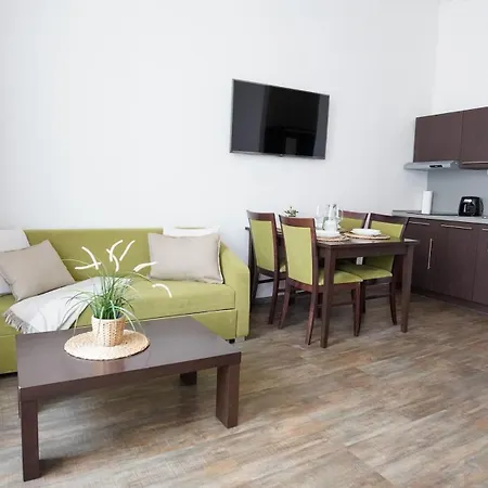 Elegant & Stylish Center Apartments! Apartament *