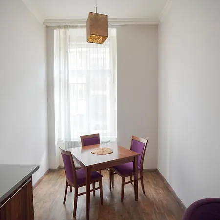 Elegant & Stylish Center Apartments! Apartmán *