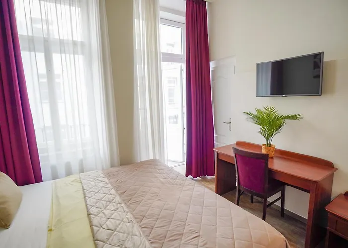 Elegant & Stylish Center Apartments!