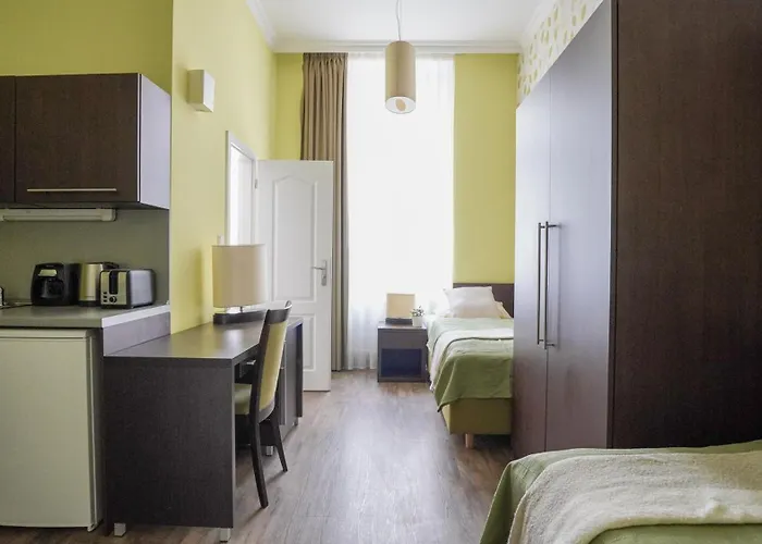 Elegant & Stylish Center Apartments! *