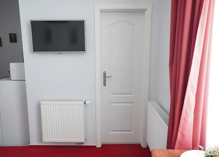 Elegant & Stylish Center Apartments!
