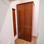 Elegant & Stylish Center Apartments! Apartman