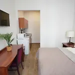 Elegant & Stylish Center Apartments! Apartman *