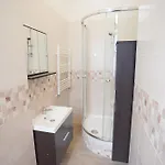 Elegant & Stylish Center Apartments! Apartman *