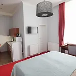 Elegant & Stylish Center Apartments! Prága