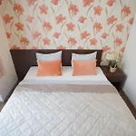 Elegant & Stylish Center Apartments! Apartman *