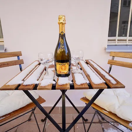Elegant & Stylish Center Apartments! Apartamento Praga