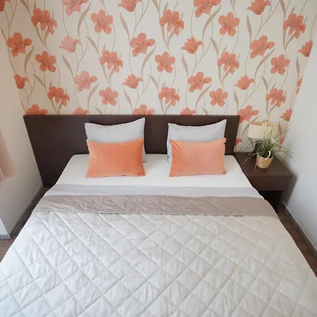 Elegant & Stylish Center Apartments! Apartamento *